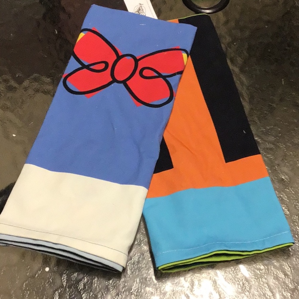 Disney parks Donald Duck and goofy kitchen towels
